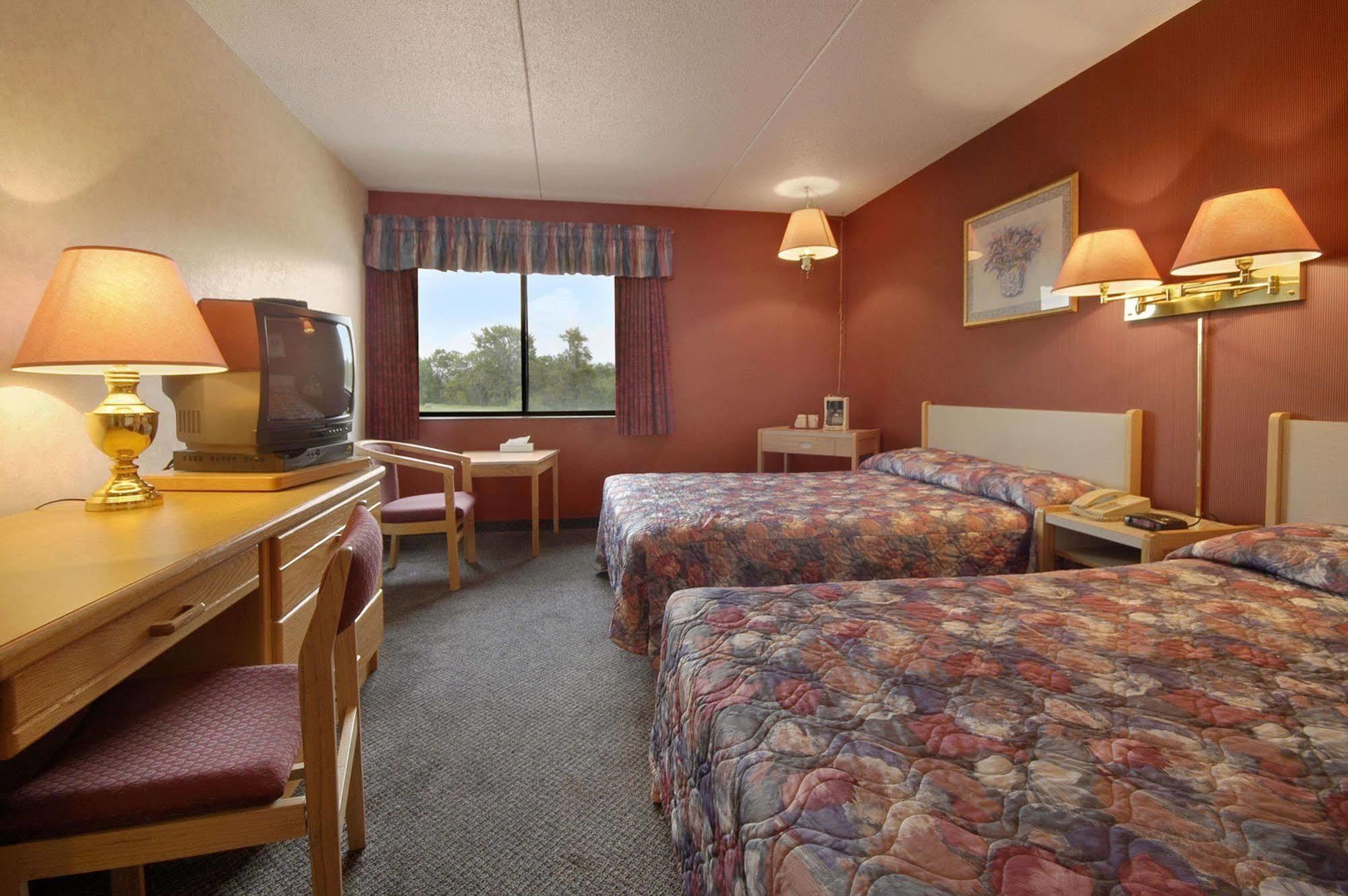 Howard Johnson By Wyndham Portage La Prairie Exteriér fotografie